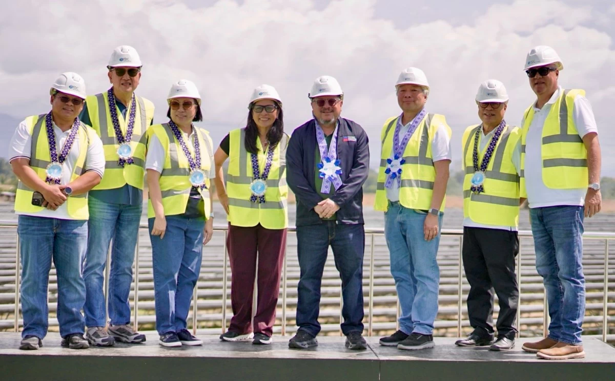 Energy industry officials and Filinvest Development Corporation executives join the inauguration of
FDC Green Energy Corp.’s (FDC Green) new large-scale solar power project in Misamis Oriental. Seen
in the photo are (from left to right) Energy Regulatory Commission Chairperson Atty. Francis Saturnino Juan, National Electrification Administration Administrator Antonio Mariano Almeda, FDC Vice Chairperson Josephine Gotianun-Yap, Energy Secretary Sharon Garin, PHIVIDEC Administrator Atty.
Joseph Donato Bernedo, FDC Director Michael Edward Gotianun, FDC Chairman Jonathan Gotianun, and FDC Green President and CEO Juan Eugenio L. Roxas