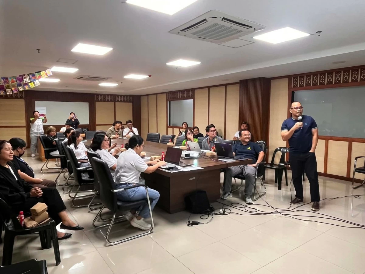 BOHOL Gov. Aris Aumentado presides over a meeting on the Sandugo festival. (Contributed photo)
‎