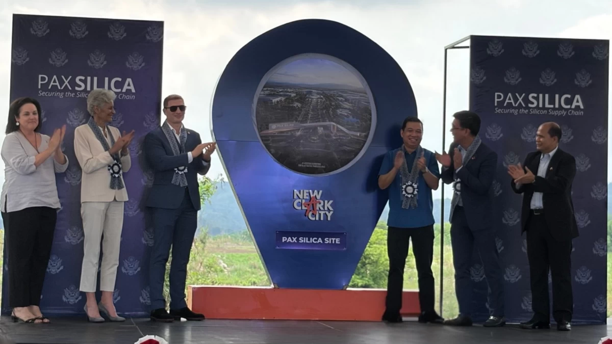 The unveiling of the marker for the planned AI hub in New Clark City on Monday, May 18 (Dexter Barro II/MANILA BULLETIN)