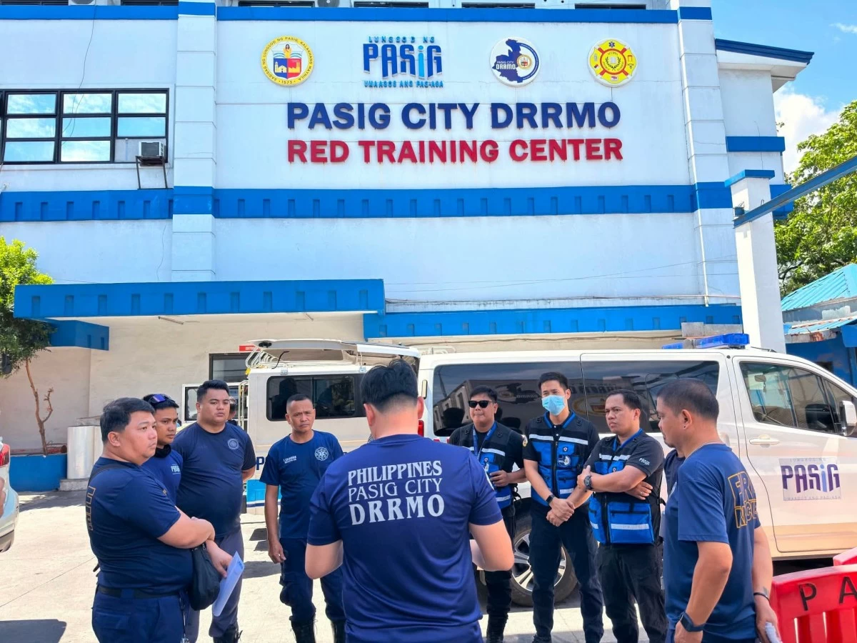 The Pasig City government deploys 15 personnel from its Fire and Rescue Unit and Pasig Emergency Unit to Angeles City, Pampanga on Sunday afternoon, May 24, to assist in search and rescue operations following the collapse of an under-construction nine-storey concrete building. (Photos from Pasig PIO/Facebook)