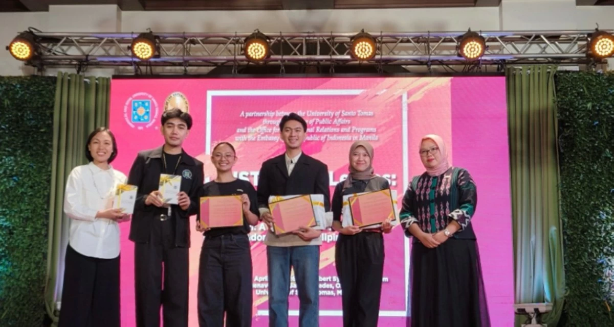 (From left:) UST Office of Public Affairs director Michaella Lagniton, UST JHS Cultural Dance Troupe adviser Romar Pabilona, UST JHS CDT president and Grade 10 student  Kate Cura, UST Conservatory of Music academic staff Reylwood Comie, Embassy of Indonesia Cultural staff Nurul Sharifa Husna, and the Minister Counsellor for Culture and Information  Avi Dewani Sari Harahap 