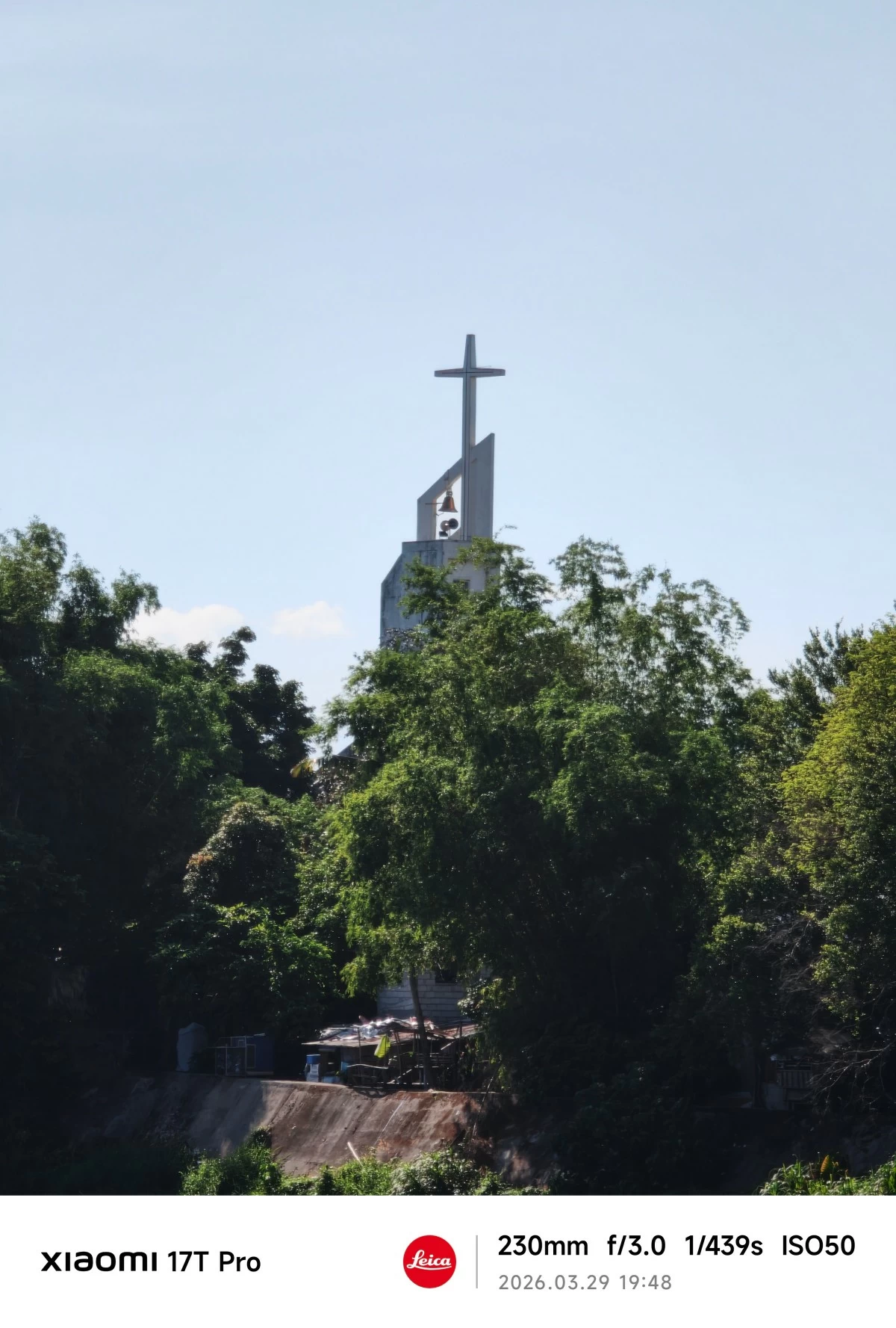Same church but with 10x zoom. 