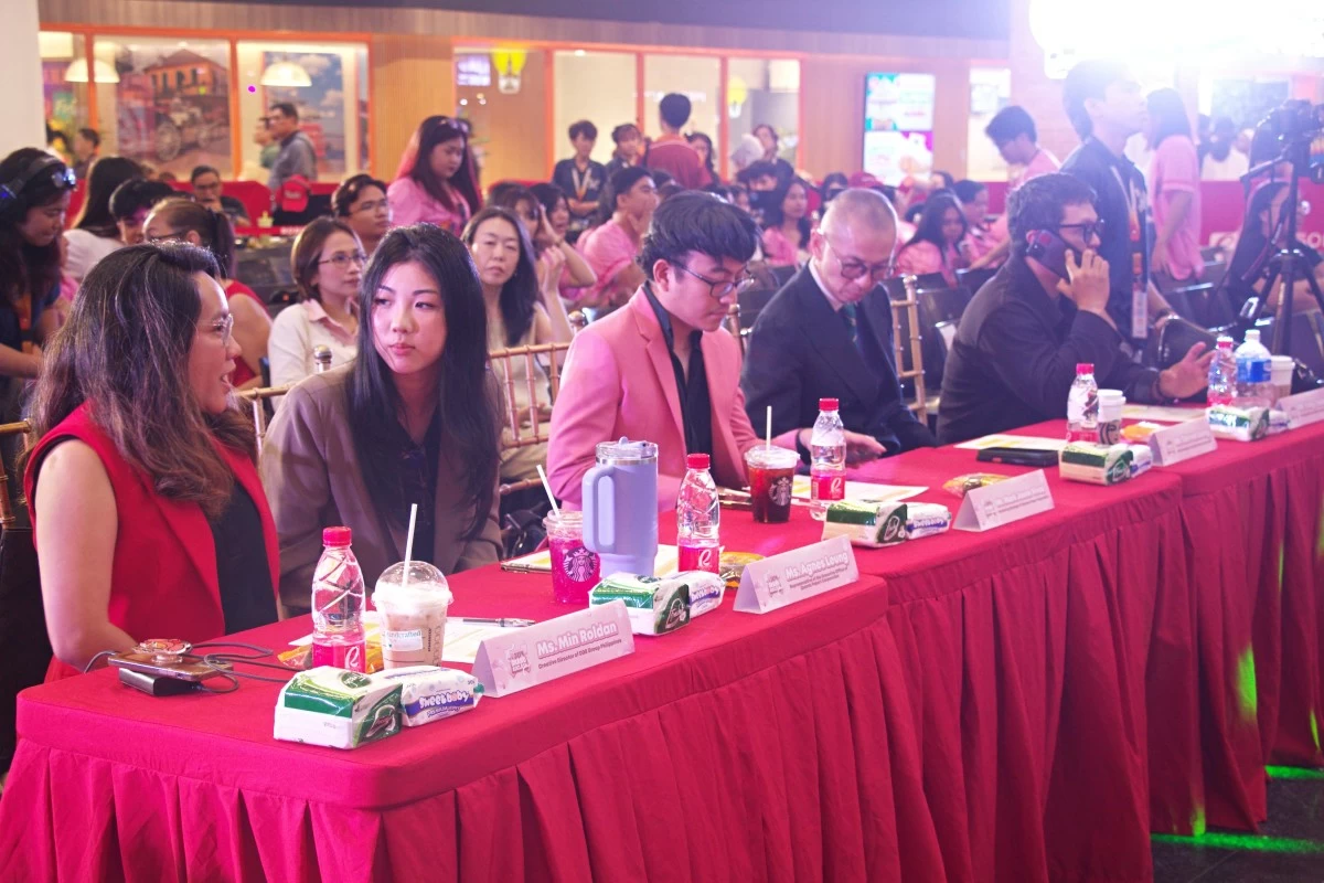 Industry experts and brand representatives evaluated IMC campaigns of competing student teams during the 34th Grand AdClash.