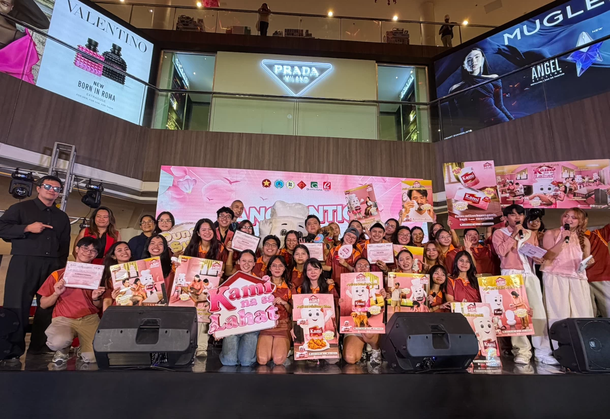 ANG P1NTIG posed for a photo after winning the 34th Grand AdClash with their integrated marketing communication campaign for Kami Tissue.