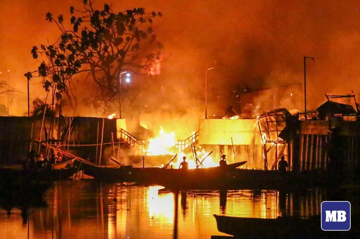 The fire in Pulong Kendi, Barangay Sta. Ana, Taguig, on May 25 (John Louie Abrina/MB)