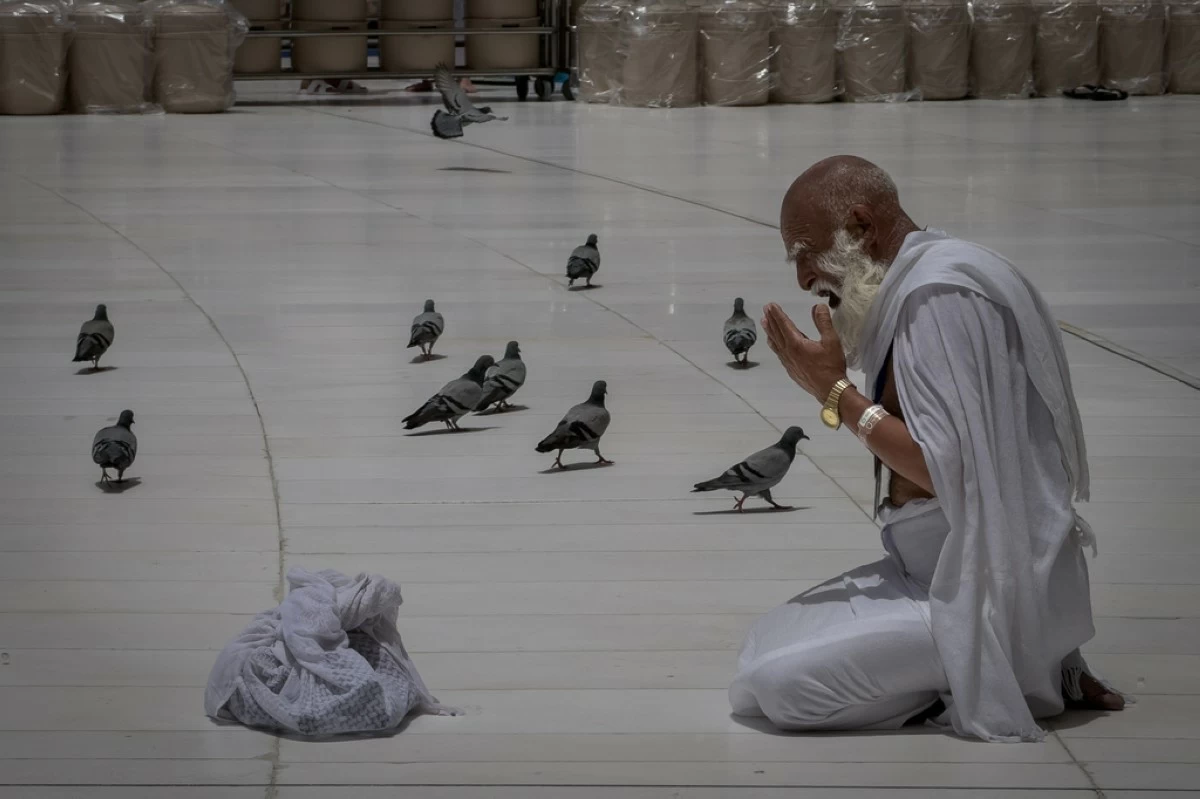A Muslim pilgrim prays in front of the Kaaba, Islam's holiest site in the holy city of Mecca during the annual hajj pilgrimage, Saudi Arabia, Sunday, May 24, 2026. (AP Photo/Altaf Qadri)