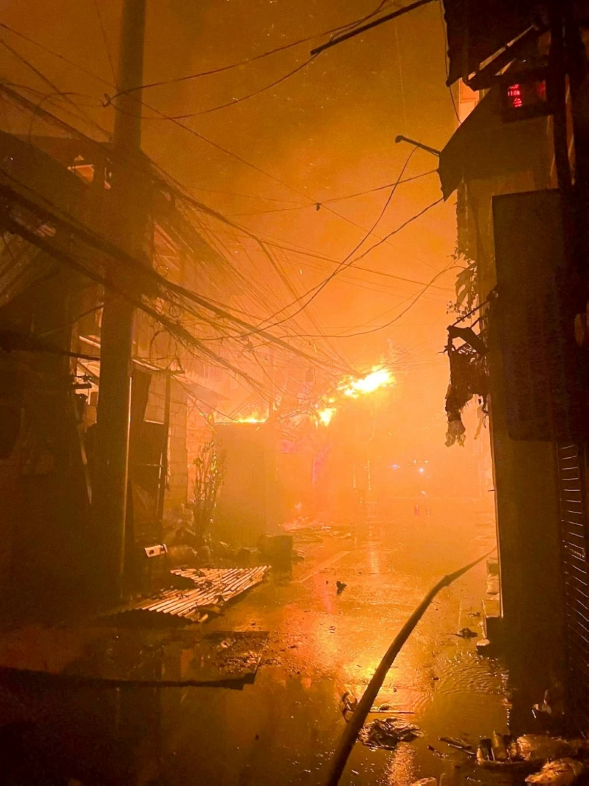 The fire in Barangay Sta. Ana, Taguig on May 25 (Photo from Triton Filipino-Chinese Volunteer Fire and Rescue Brigade on Facebook)  