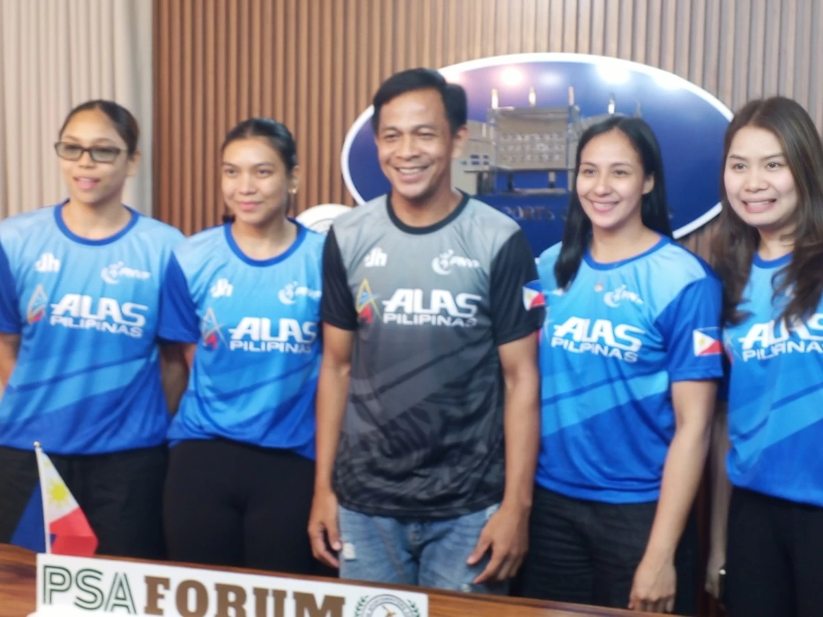 Niña Ytang, from left, Alyssa Valdez, coach Shaq Delos Santos, Jovelyn Gonzaga, and Ces Molina

