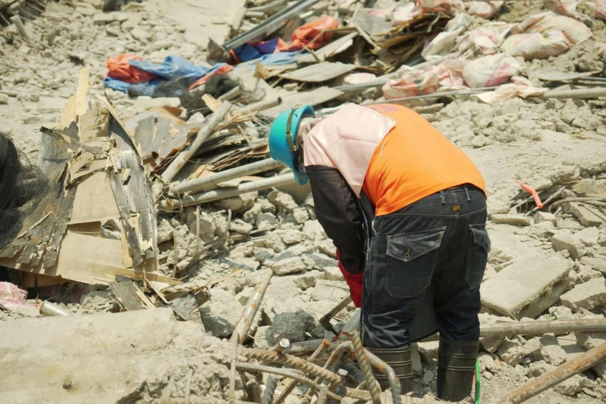 A RESCUER catches his breath during  search operation in a collapsed building in Angeles City. (Angeles City Information Office)