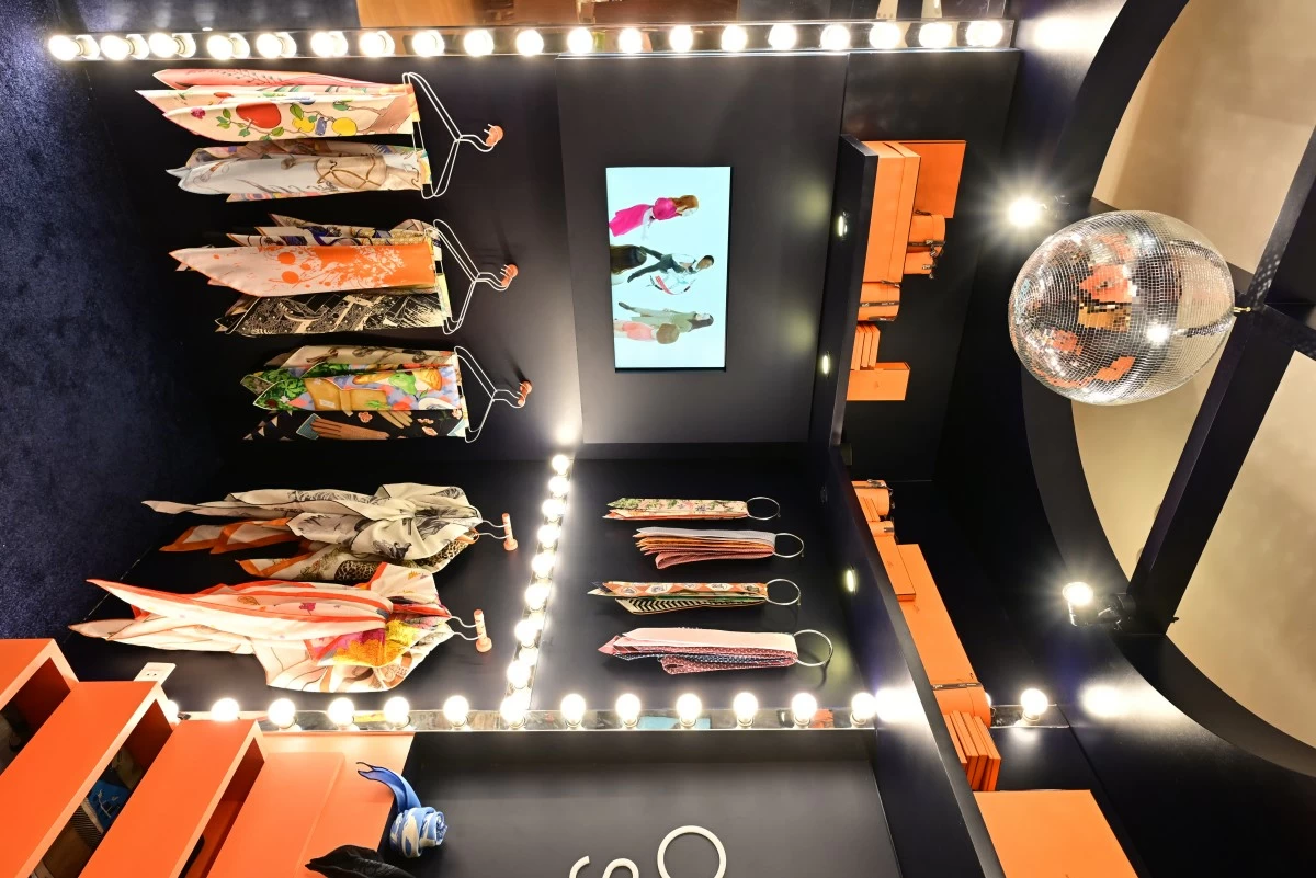 Guests are invited to experience the preparations for a silk party, a playful and interactive journey into the world of Hermès silk craftsmanship, styling, and creativity.