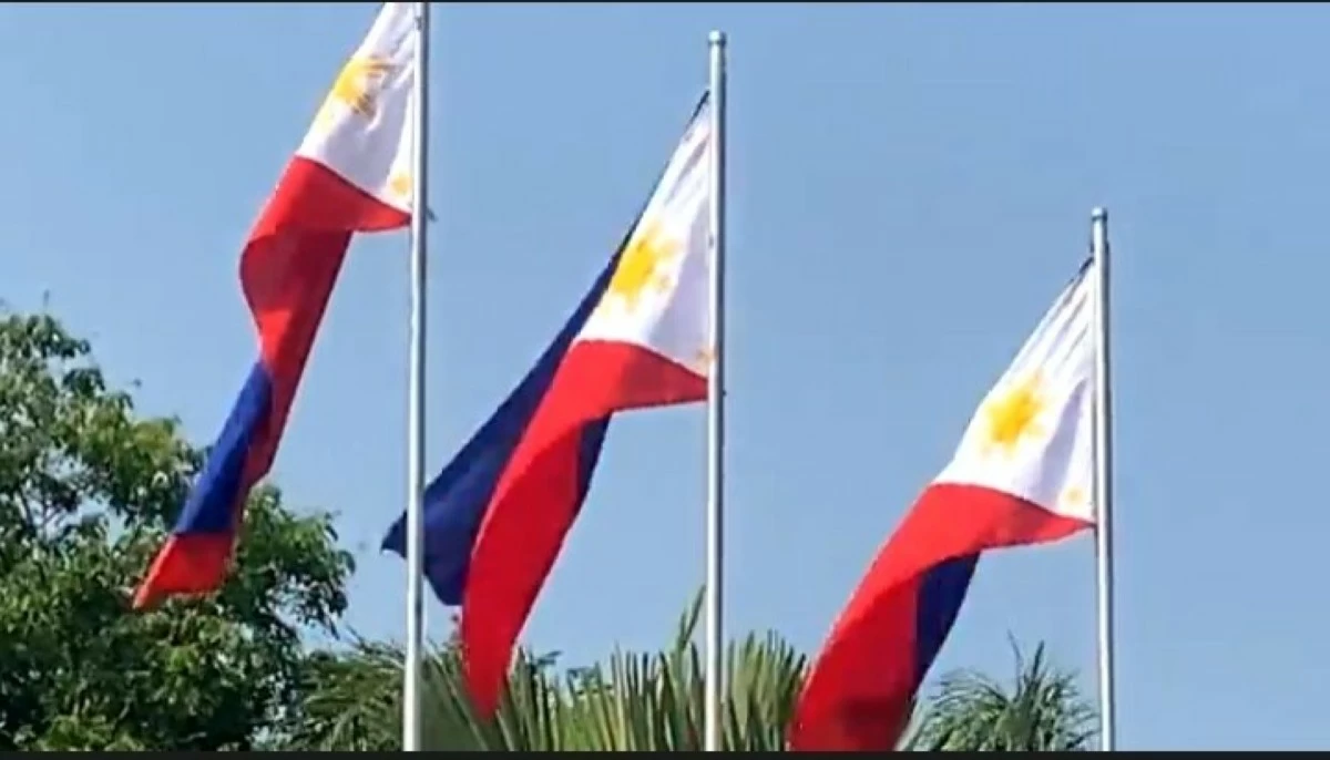 Governor Daniel R. Fernando and Vice Gov. Alexis C. Castro lead the flag-raising ceremony during the celebration of National Flag Days at the Bulacan Provincial Capitol, City of Malolos, Bulacan, on Thursday, May 28. (Photo by Freddie Velez)

