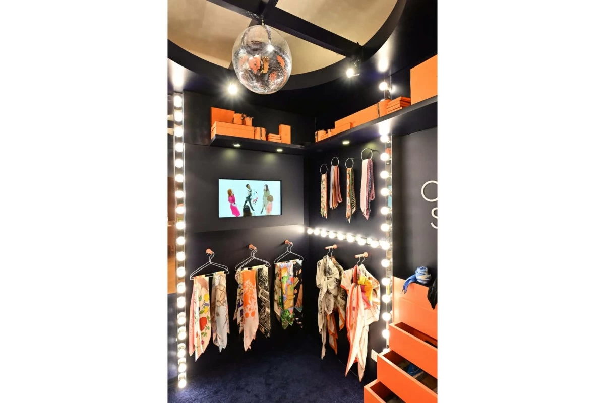 Guests are invited to experience the preparations for a silk party, a playful and interactive journey into the world of Hermès silk craftsmanship, styling, and creativity.