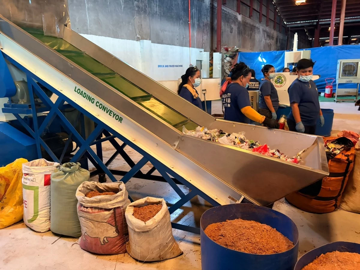 At the HARVEST Creative Community Hub the Bayo Foundation transforms factory scraps and discarded uniforms into new products while supporting local craftsmanship and livelihood initiatives.