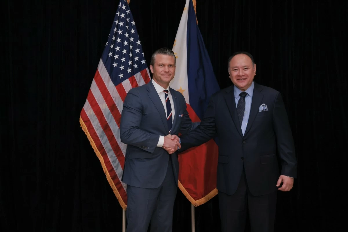 (L-R) United States Secretary of War Pete Hegseth and Department of National Defense (DND) Secretary Gilberto C. Teodoro Jr. meet on the sidelines of the International Institute for Strategic Studies (IISS) Shangri-La Dialogue in Singapore on May 30, 2026, reaffirming the enduring Philippines-US alliance as both countries mark the 75th anniversary of the Mutual Defense Treaty (MDT). (Photo: DND)