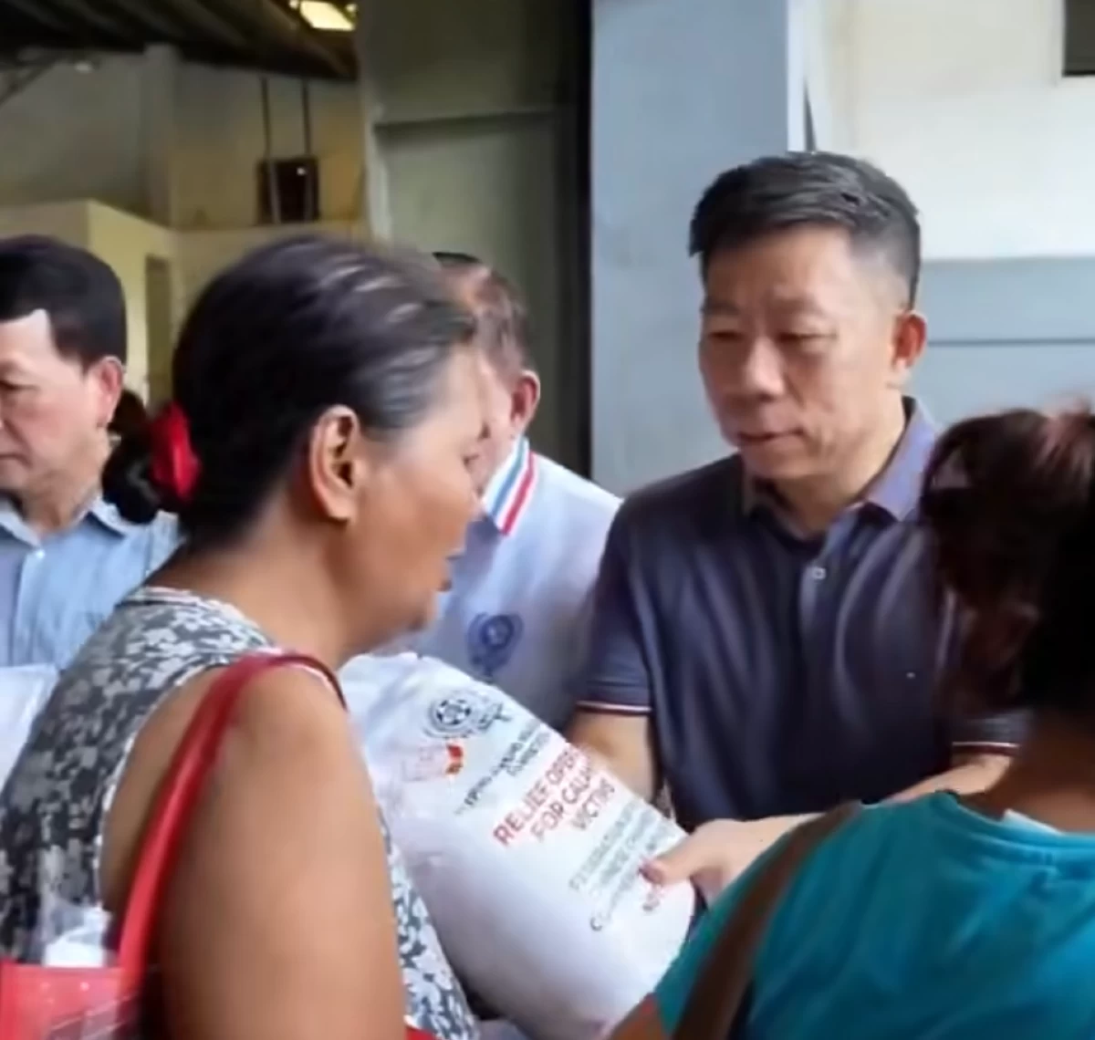 Chinese envoy visits Parola fire victims, joins Manila relief operations