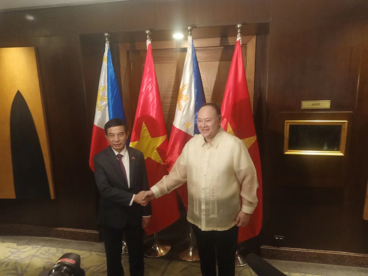 Department of National Defense (DND) Secretary Gilberto Teodoro Jr. (right) meets Vietnamese Minister of National Defense Phan Van Giang in Manila on June 1, 2026 to renew the two countries’ Memorandum of Understanding (MOU) on defense cooperation. (Photo: Martin A. Sadongdong / Manila Bulletin)