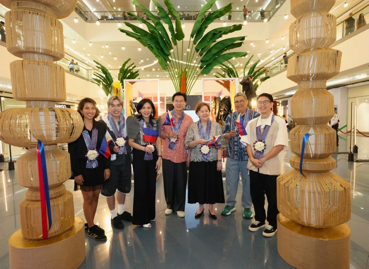 CREATIVE LEADERS TernoCon 2025 finalists Nina Gatan and Patrick Lazol, CCP president Kaye Tinga, SM Supermalls president Steven Tan, Suyen Corporation's vice president - Finance Nenita Lim, TernoCon 2025 mentor Rhett Eala, and TernoCon 2025 finalist Koko Gonzales