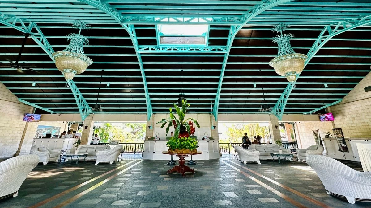 Plantation Bay's grand lobby (Photo: Rey Ilagan/Manila Bulletin)