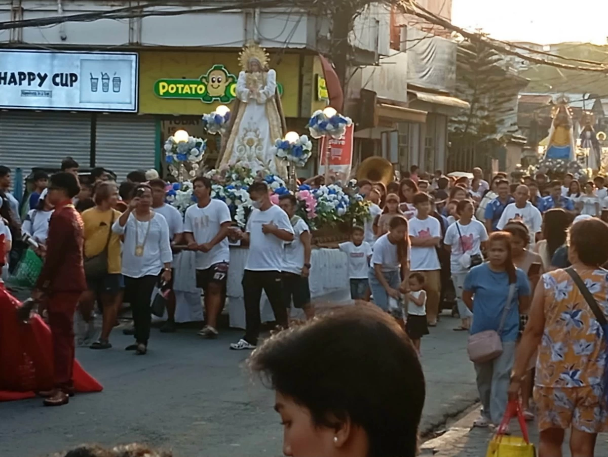 Various images of the Virgin Mary are paraded to accompany the sagalas (Flores de Mayo participants) through the streets of Binangonan on May 31, the final day of the month-long observance of cultural and religious traditions celebrated in almost all towns and cities across the country during May. (Photo by Nel Andrade/Manila Bulletin)