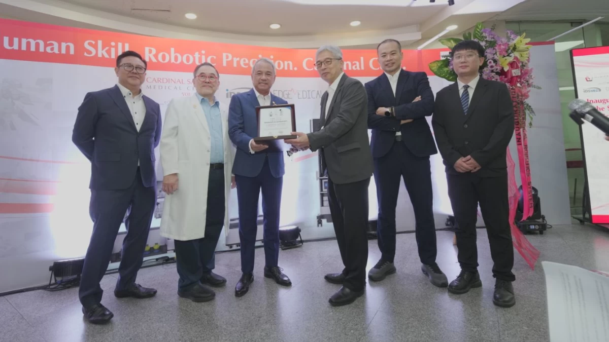 (From left) Dr. Alfred Allen E. Buenafe – Chairman, Surgery and Minimally Invasive Surgery Institute, Dr. Antonito S. Say – SVP & Chief Medical Officer, Raul C. Pagdanganan – CSMC President & CEO, Rafael Fernando - Managing Director and SVP IdsMED Philippines, Jason Wong – Robotics Regional Director, IDS Medical Systems Inc., Neil Wang – Sales Manager, SEA Shenzen Edge Medical Co. LTD during the inaugural ceremonies. IDSMED is one of the largest integrated healthcare solutions providers in Asia.
