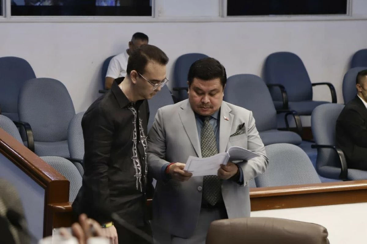 Senate President Alan Peter Cayetano and Senator Jinggoy Estrada (SP Cayetano's Facebook page)