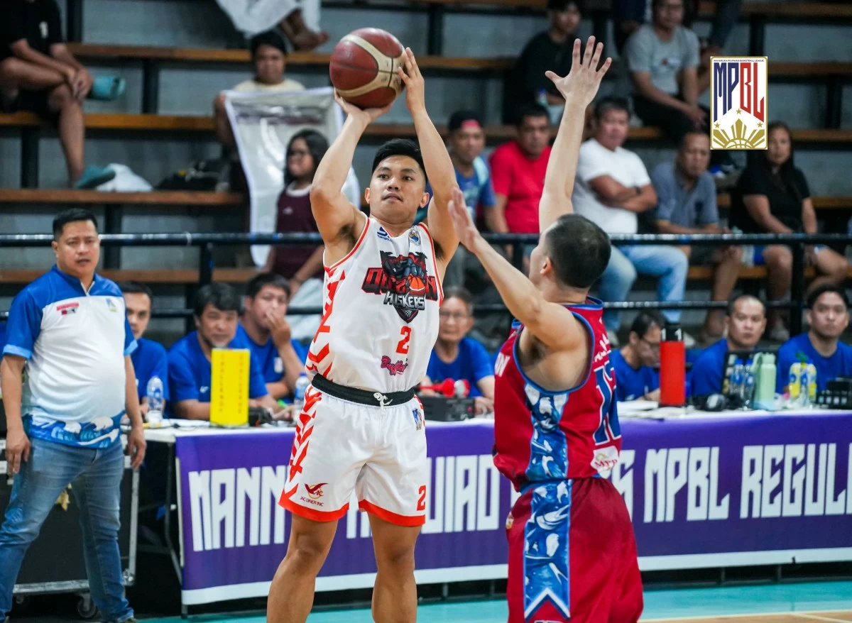 Judel Fuentes delivers for the Quezon Huskers. (MPBL Images)