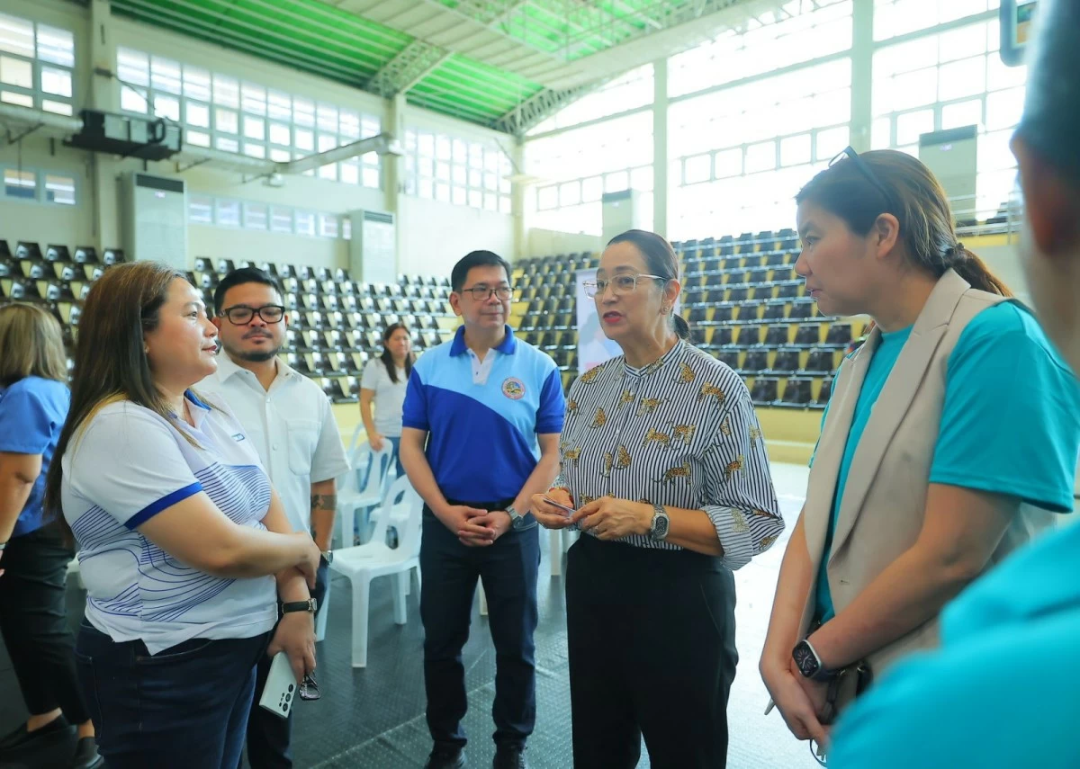 The Mandaluyong city government partners with Unilab and Watsons to bring health services to residents. In the photo are Mayor Menchie Abalos (second from right), City Health Officer Dr. Arnold Abalos (second from left), Unilab PR and Partnerships Head Claire Papa (leftmost), and Watsons Health Business Unit Director Cecille Marie Uy (rightmost).
