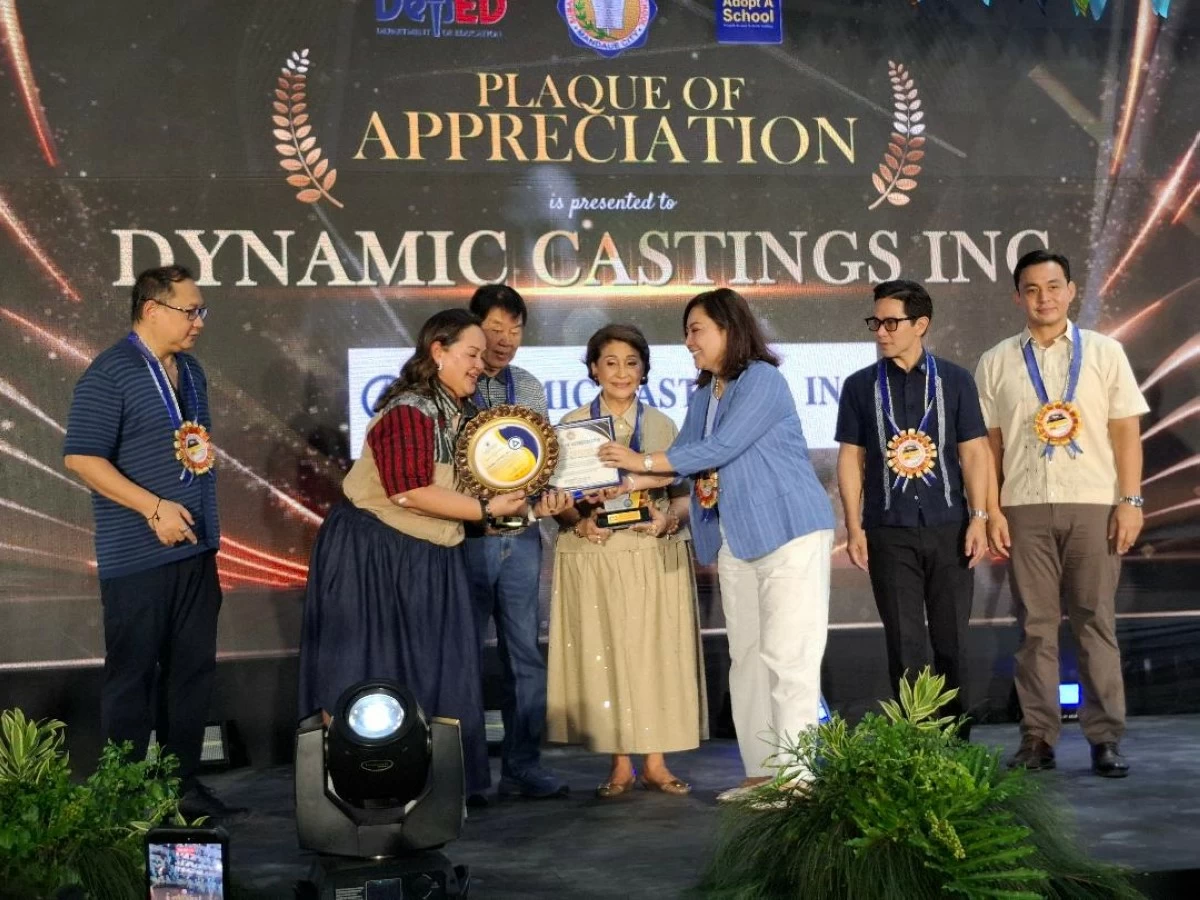 THE family of Mary Lou Ngo is commended following the inauguration of a two-story school building in Barangay Subangdaku, Mandaue City on Tuesday, June 2. (Calvin Cordova) 