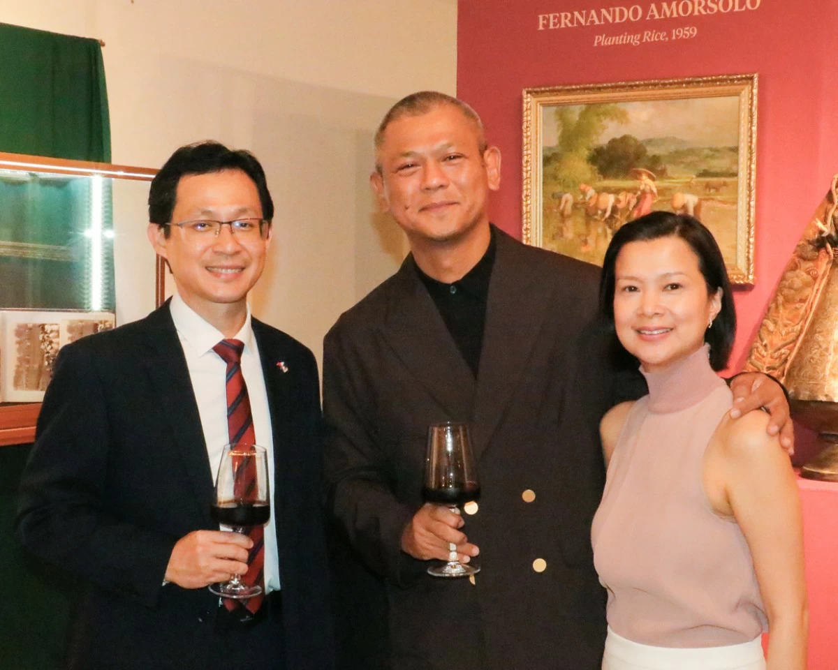 Embassy of Malaysia first secretary Tan Foo Koeng, Homer Silvestre, and Leslie Silvestre