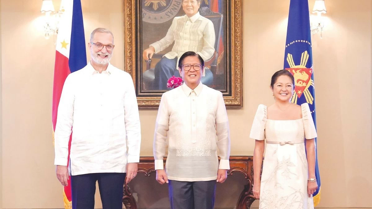 Davide Giglio, ambassador of Italy to the Philippines, with President Ferdinand Marcos Jr. and First Lady Liza Araneta-Marcos (Photo: Embassy of Italy in Manila)