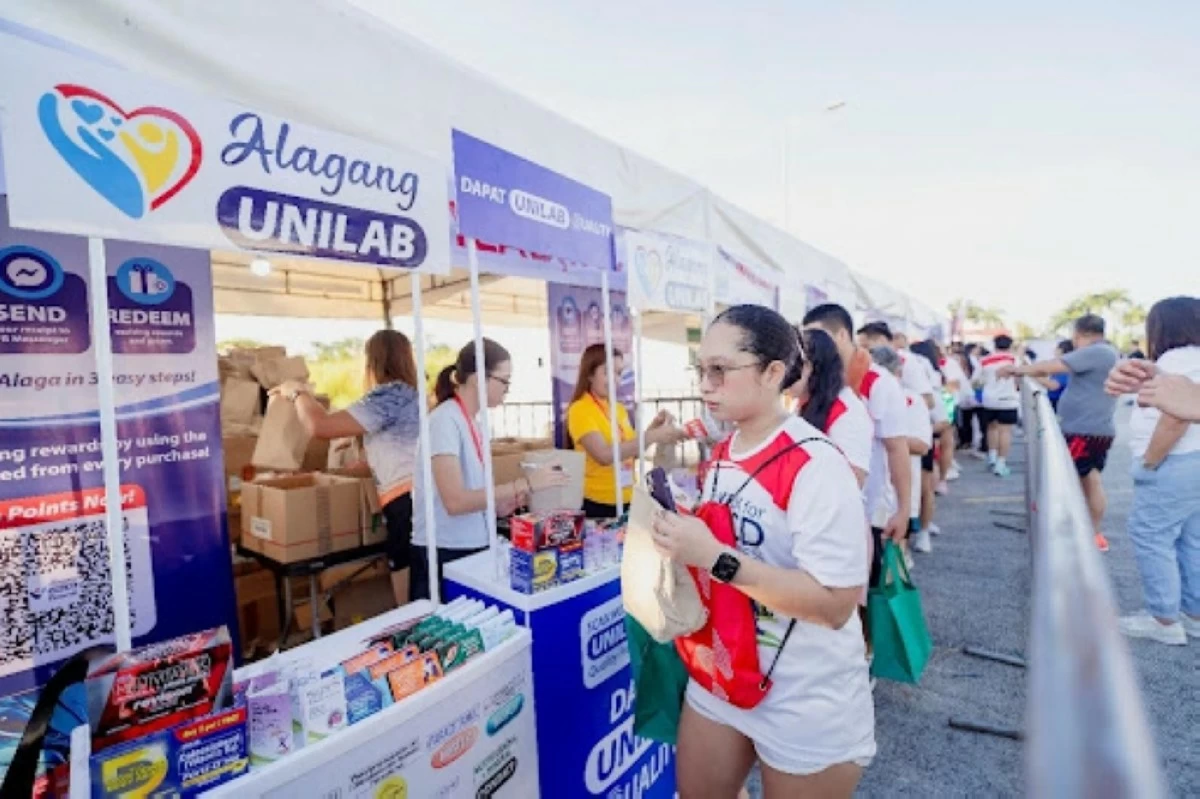 Participants get freebies from the Unilab and RiteMed booths
