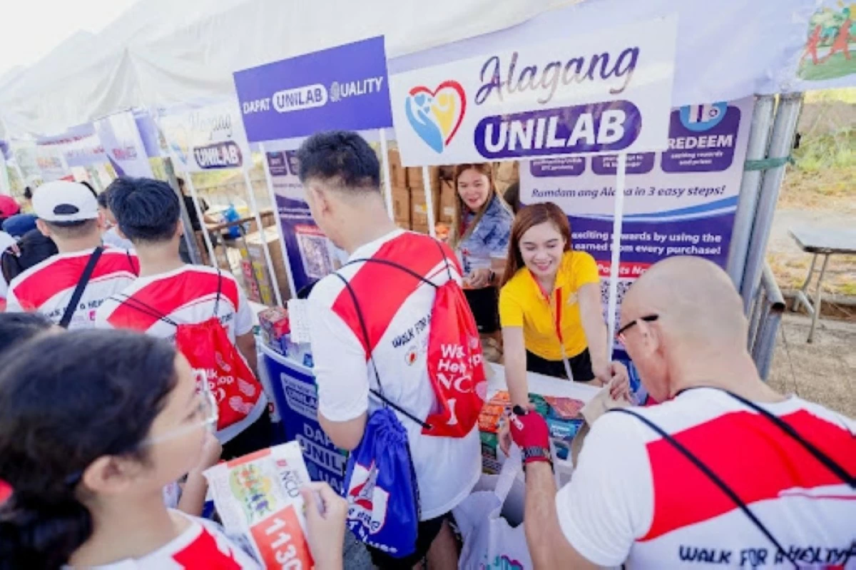 Participants get freebies from the Unilab and RiteMed booths
