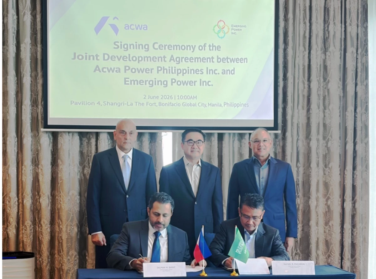 L-R (Standing): Acwa Global President & CEO Samir Serhan, Department of Finance Sec. Frederick D. Go,

EPI Chairman & CEO Martin Antonio G. Zamora

L-R: (Seated): Acwa Power Philippines, Inc. CEO Salman Baray, EPI COO Rafael Macabiog