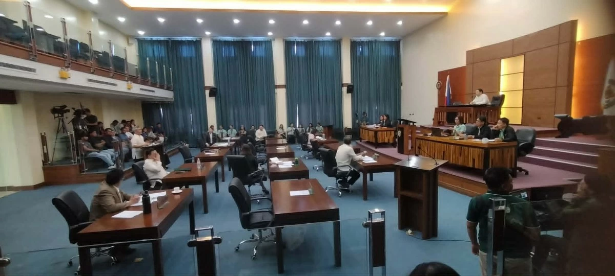 ORIENTAL Mindoro Gov. Bonz Dolor reports on the power situation of the province before the Sangguniang Panlalawigan during its regular session on Monday, June 4. (Jerry Alcayde)

