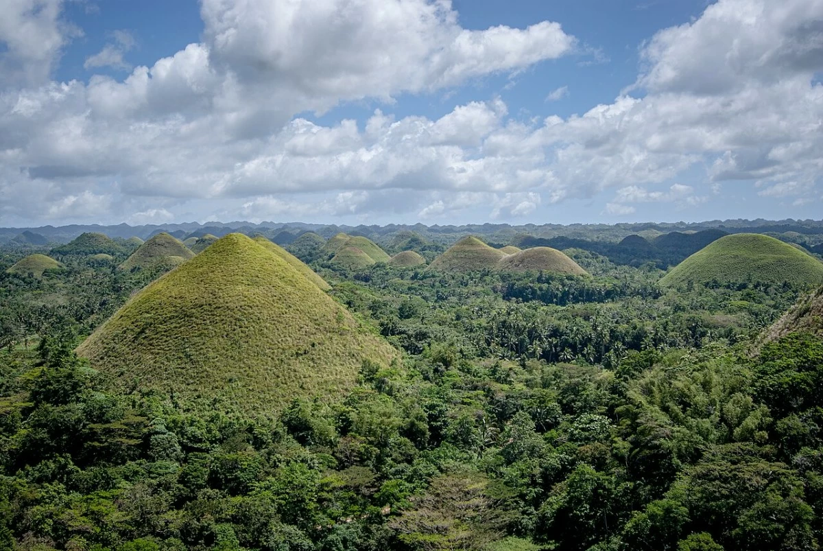 CHOCOLATE Hills in Bohol (Wikipedia)