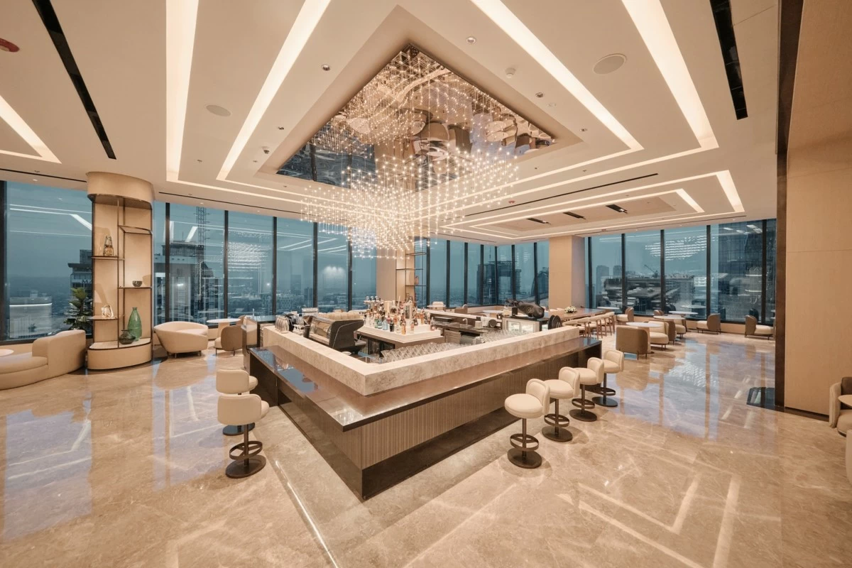 The AC Lounge located at the 38th floor serves as a social hub for conversations, small plates, and expertly crafted drinks.