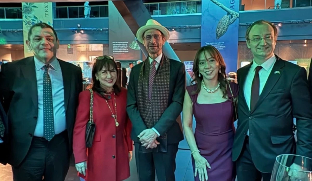 Ambassador Nader Nabil Zaki of the Egyptian Embassy, Rayla Allertsen, Ambassador Mounir Y.K. Anastas Mohammad of the Palestinian Embassy, Mme. Indri Akyol and Ambassador Niyazi Evren Akyol of the Embassy of Türkiye