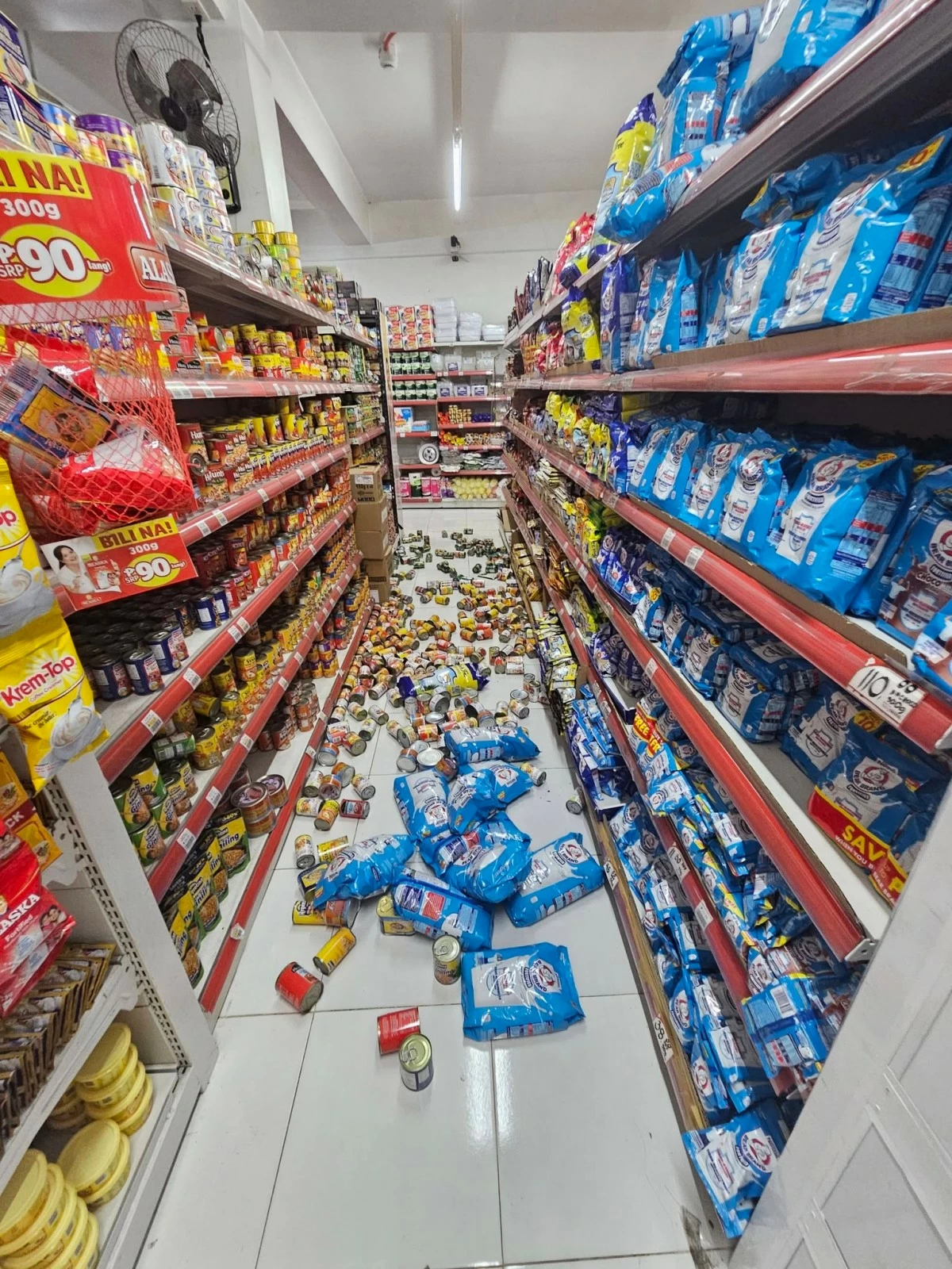 GROCERIES fall off shelves during an earthquake in the Bicol region Friday night. (Grocer8 FB)
