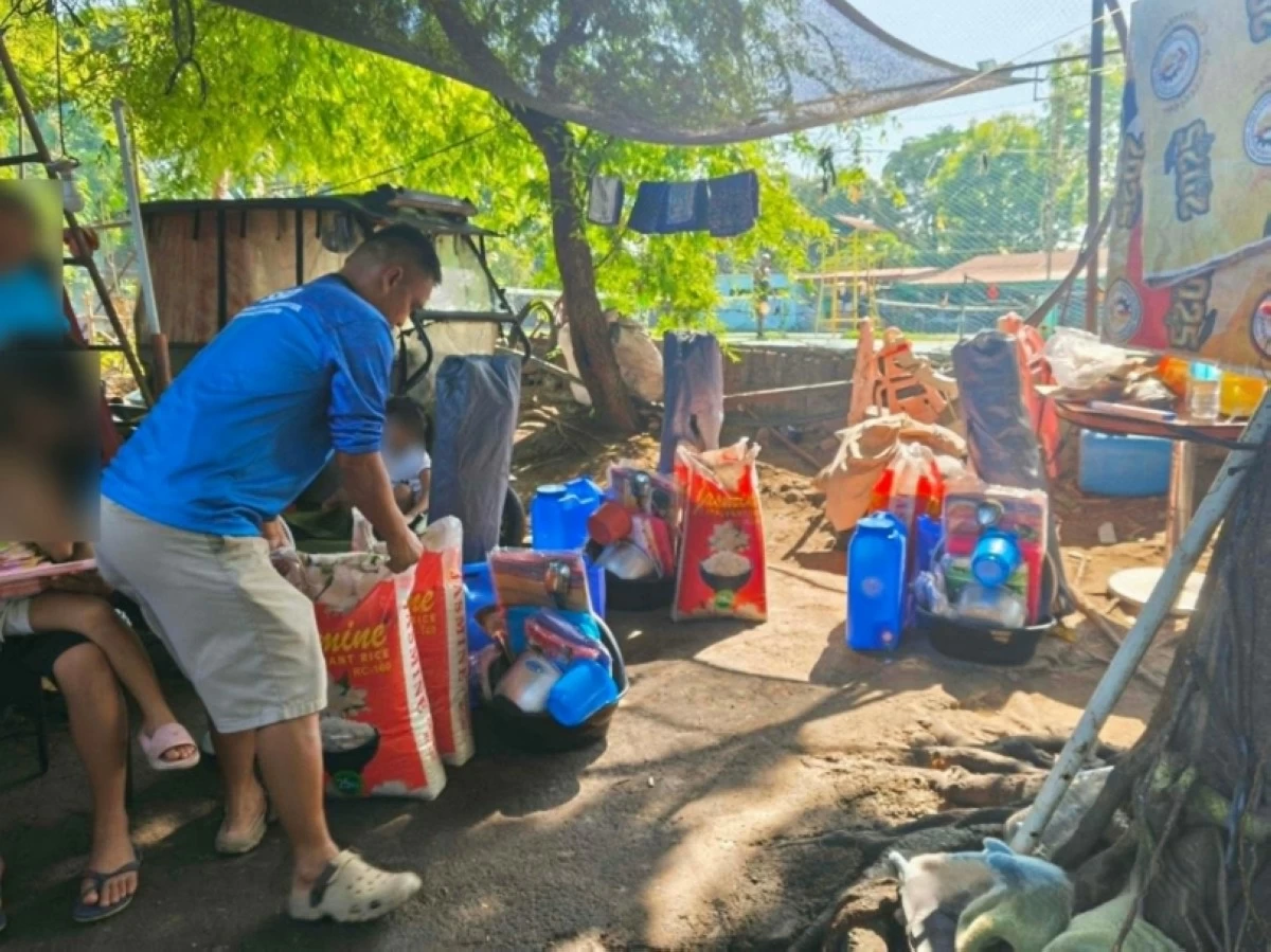 Goods for the affected families in Vicar Village, NBP Reservation in Barangay Poblacion, Muntinlupa (Photo from the Muntinlupa SSD) 
