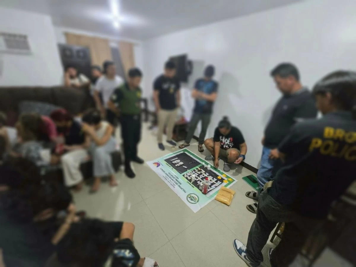 Authorities collared nine drug suspects in a buy-bust operation in Imus City on June 5 (Photo from PDEA 4A/MANILA BULLETIN)