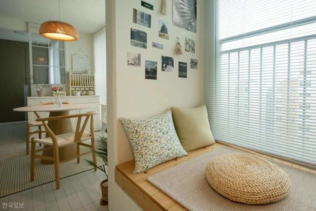 Kim Ri-ha's apartment balcony in Gimpo, Gyeonggi Province, serves as a home cafe. (Photo: The Korea Times/Kang Ye-jin)