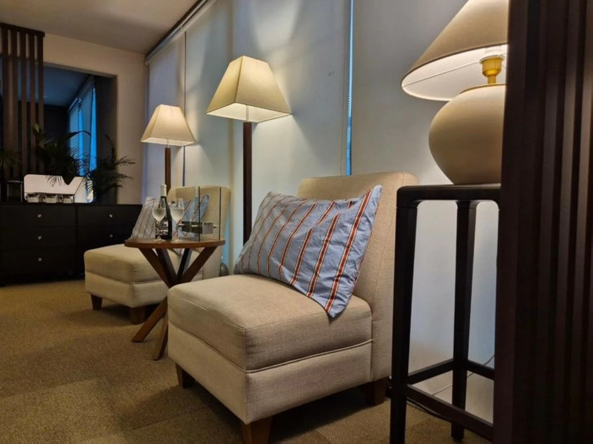 Yoon Ji-in, a pseudonym, transforms her apartment balcony into a hotel-style lounge using carpet tiles, a single sofa, a table and lighting. A slatted wood partition and storage unit separate the area from the adjacent bedroom balcony. (Photo: The Korea Times/Yoon Ji-in)