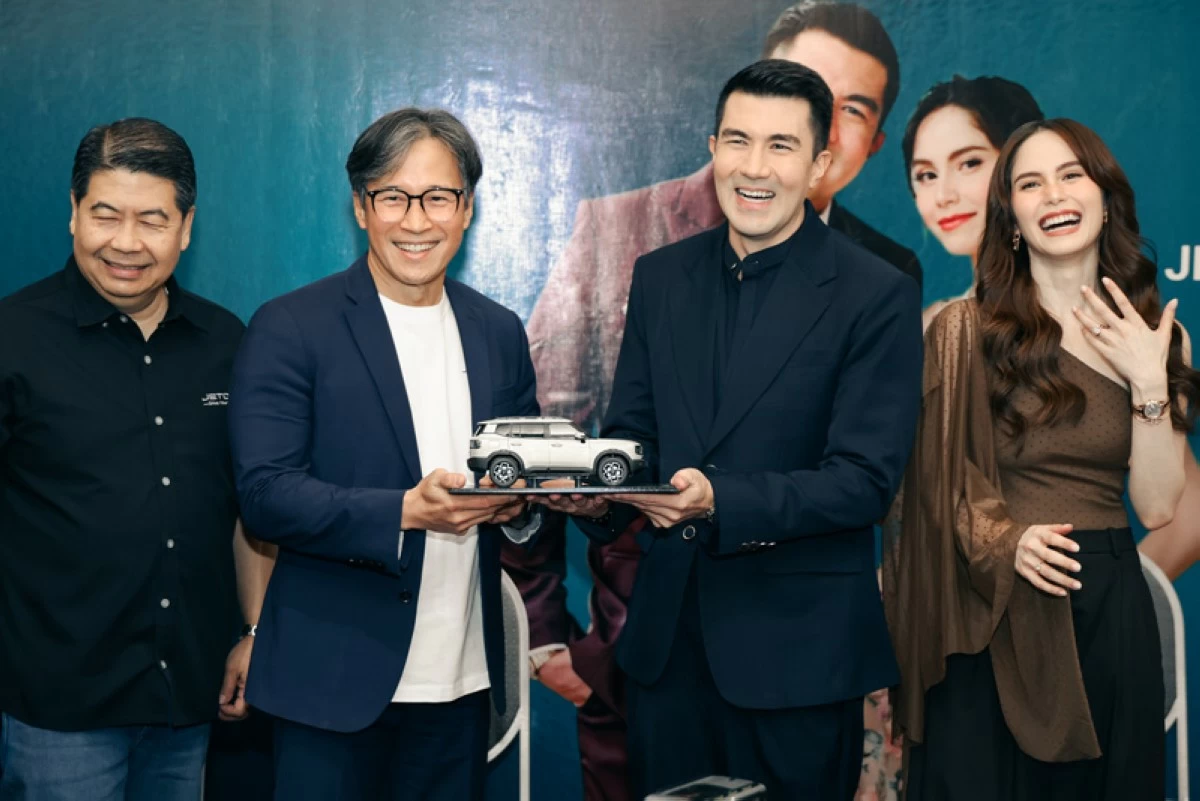 From left: Miguelito Jose, Managing Director, Jetour Auto Philippines; Kenneth Sytin, Vice Chairman, UAAGI Auto Group; Luis Manzano, and Jessy Mendiola-Manzano, new Brand Ambassadors, Jetour Auto Philippines.