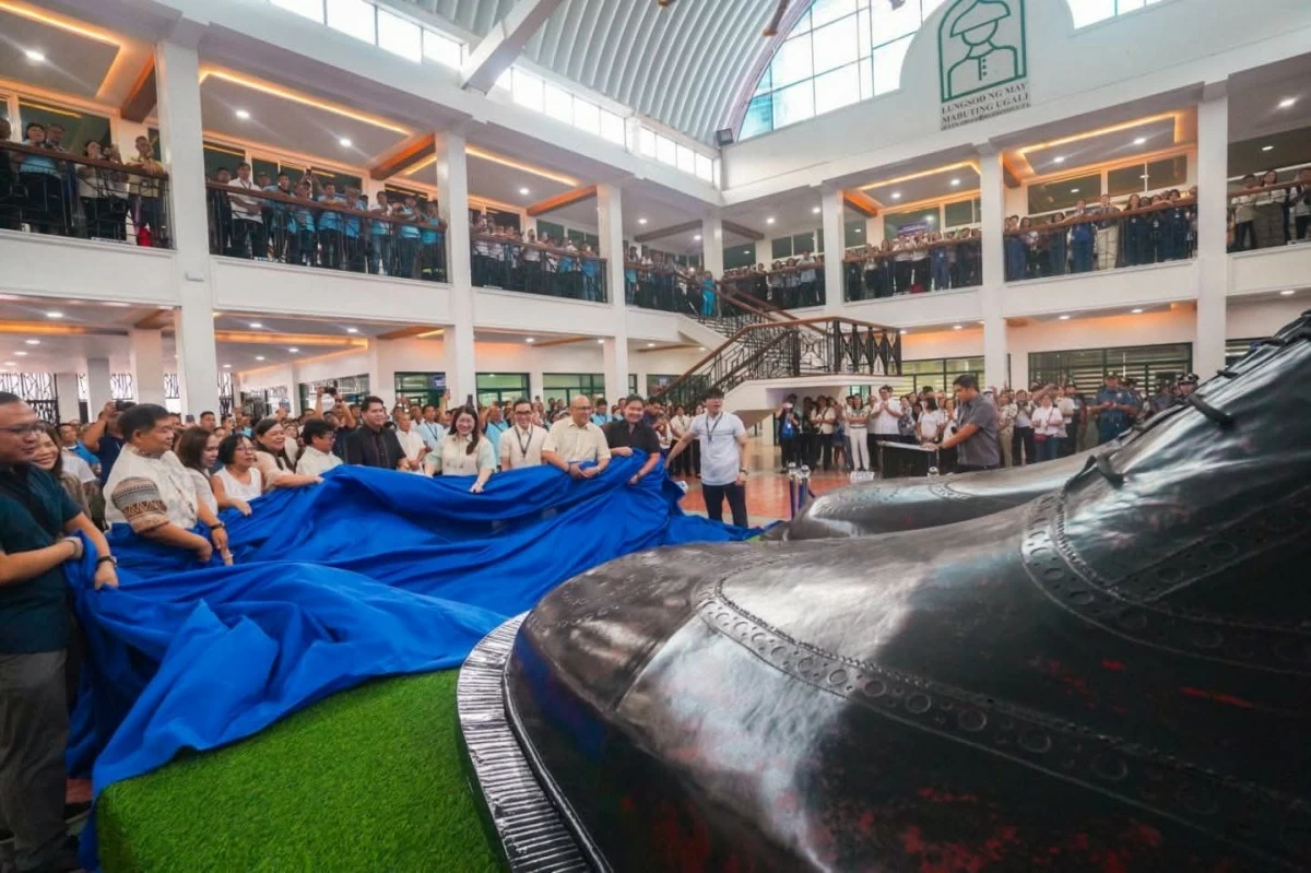MARIKINA’S GIANT SHOES BACK IN VIEW — Marikina City Mayor Maan Teodoro, joined by First District Rep. Marcelino ‘Marcy’ Teodoro, city officials, and employees, unveiled the newly restored giant shoes at City Hall on Monday, June 8. Recognized by Guinness World Records in 2002 as the world’s largest shoes, the iconic footwear continues to symbolize Marikina’s shoemaking heritage and its reputation as the Shoe Capital of the Philippines. (Photos from Marikina LGU)
