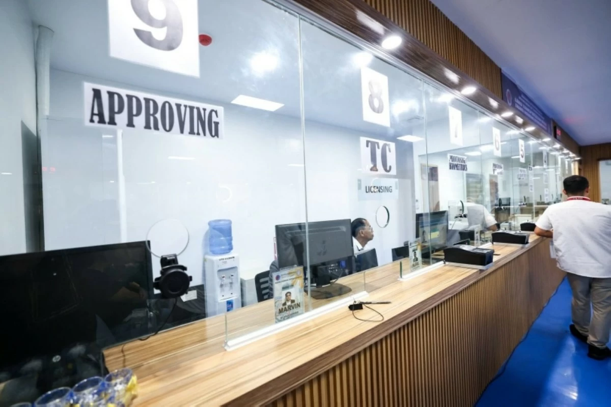 The LTO Taguig District Office and Licensing Extension Office (Photo from Mayor Cayetano's Facebook account) 
