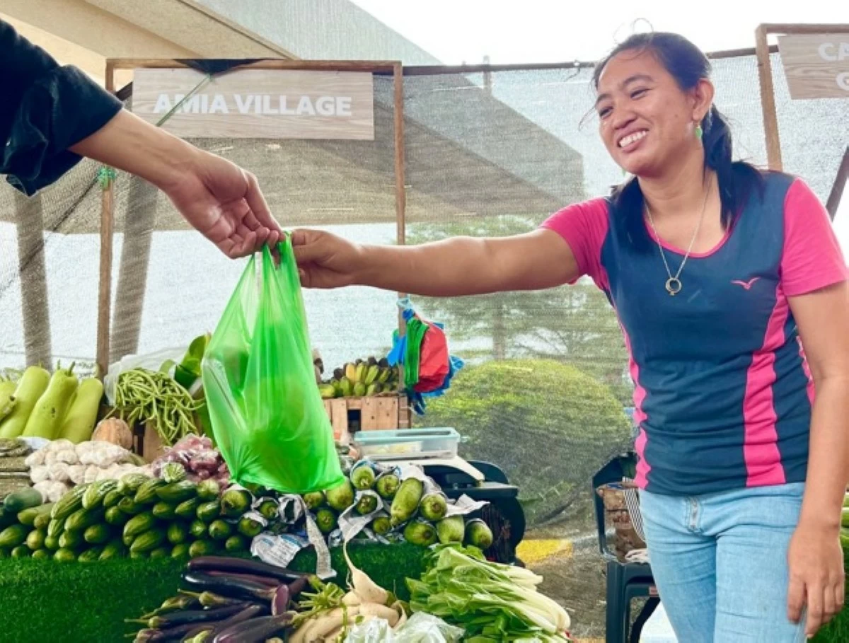 At the SM Weekend Market, Jenny personally connects with customers while selling vegetables harvested from her farm. The market linkage opportunities provided through the KSK Market Linkage Program helped her steadily increase her earnings and reinvest in a hydroponic lettuce system.