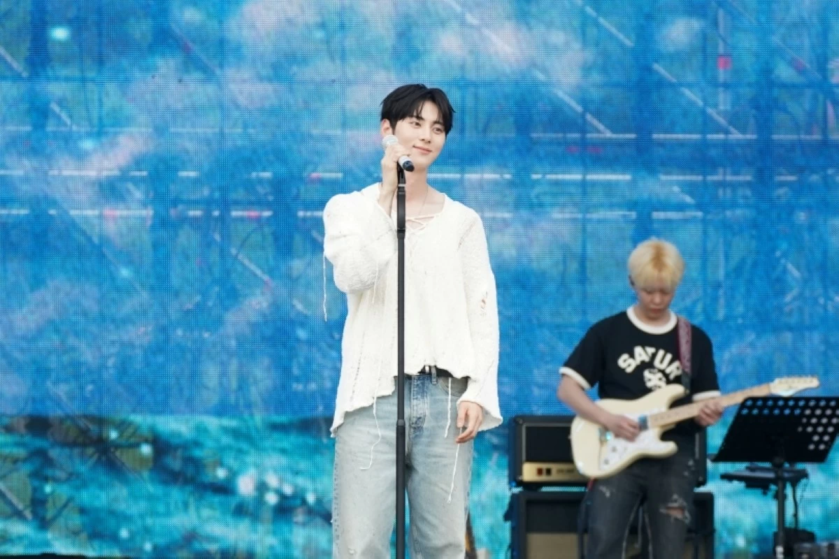 Hwang Min Hyun (2026 Weverse Con Festival)