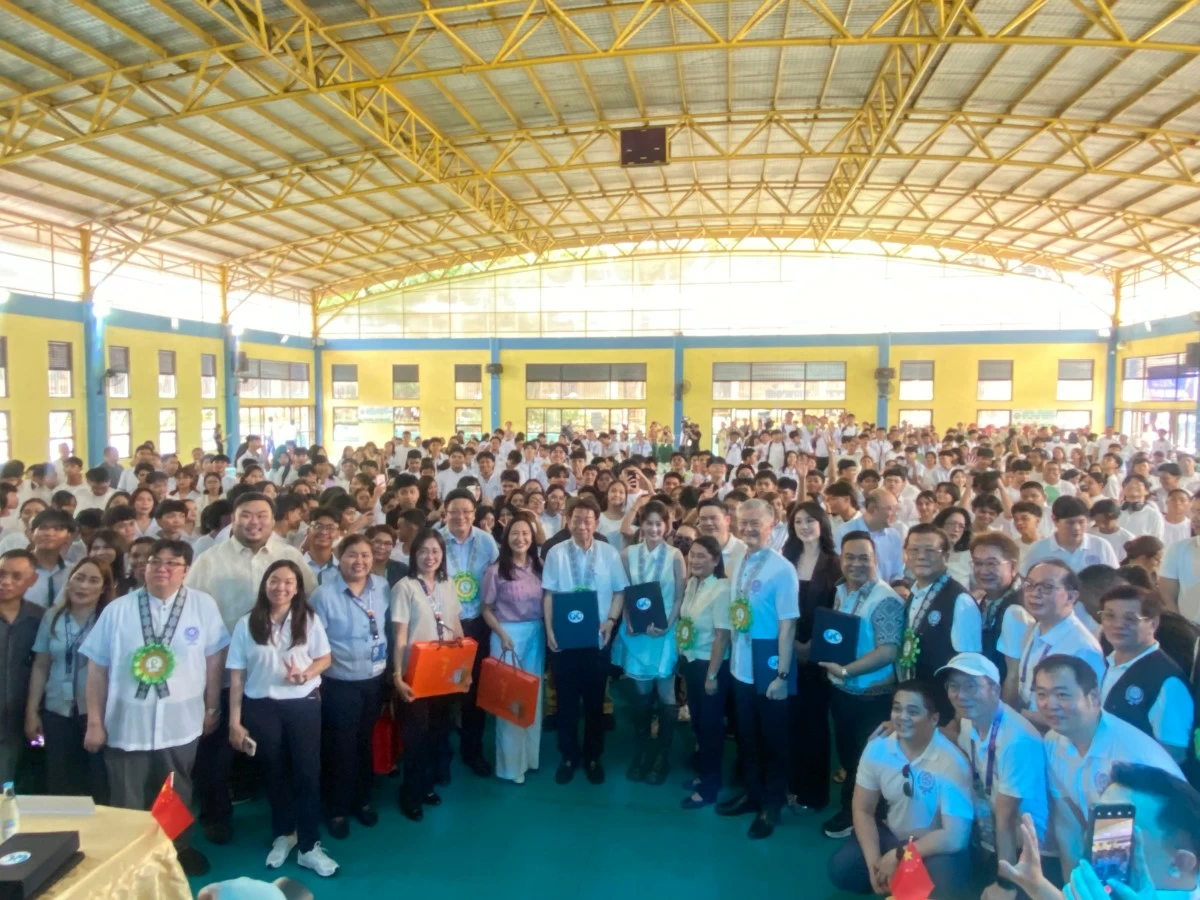 Chinese actress Zhang Yingfei, better known as Linda Walker from the viral short drama series “The Heiress Who Won With Brains,” visits Quezon City High School on June 9, 2026, together with Quezon City Mayor Joy Belmonte and officials of the Federation of Filipino Chinese Chambers of Commerce and Industry Inc. (FFCCCII). (Trixee Rosel/MANILABULLETIN)