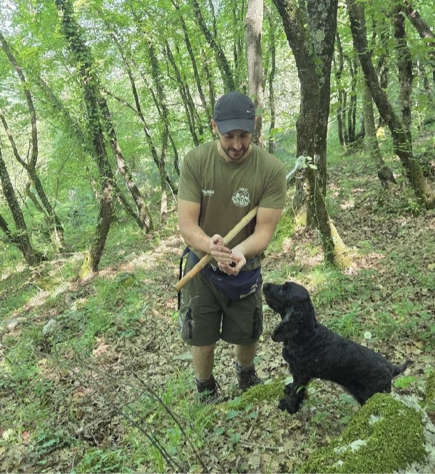 Matteo with the Wendy hunting truffles (Photo: Dr. Edsel Salvana/Manila Bulletin)