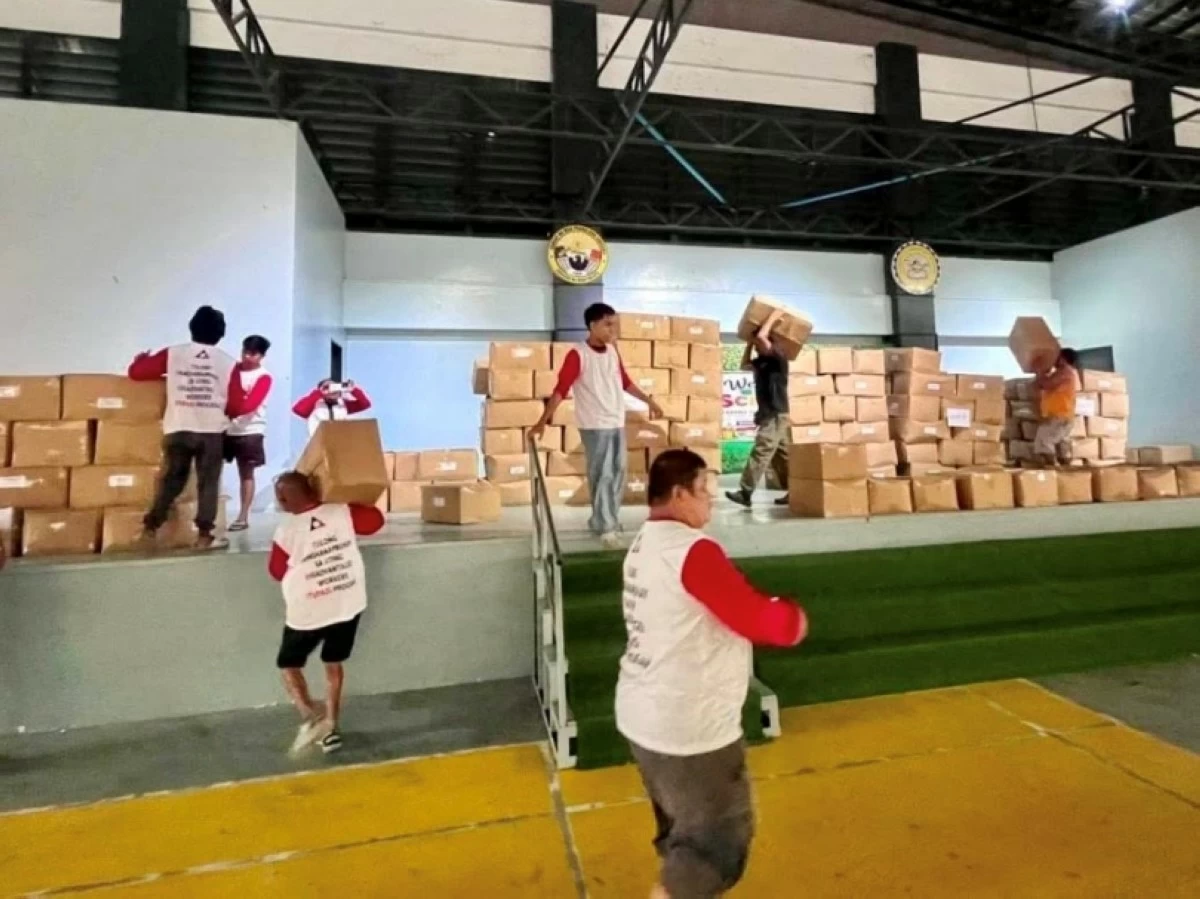 Boxes containing the free school supplies for Muntinlupa public school students (Photo from Mayor Biazon's Facebook account) 